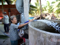 Người dân Bến Tre ứng phó hạn mặn khốc liệt